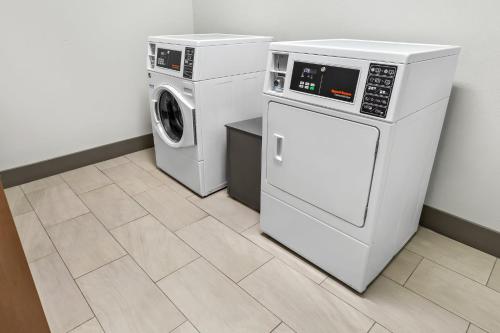 two washing machines and a washer and dryer in a room at Holiday Inn Express & Suites Tumwater - Olympia by IHG in Tumwater