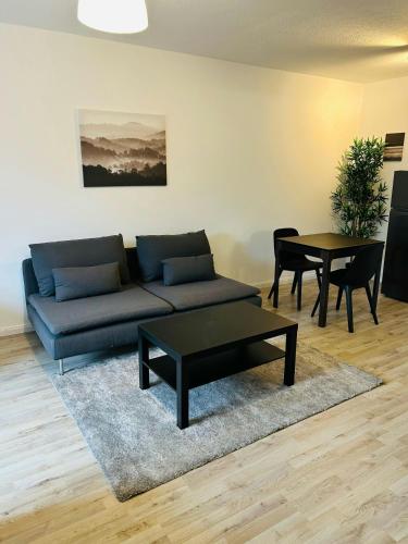 a living room with a couch and a table at Studio mit 2 Einzelbetten, Bad Kleinen in Bad Kleinen