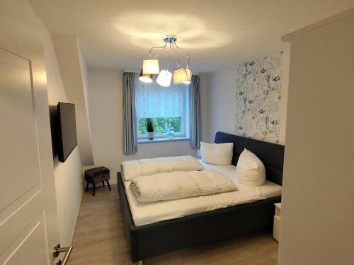 Postel nebo postele na pokoji v ubytování Komfort-Doppelhaus, 3 Schlafzimmer, Jesendorf