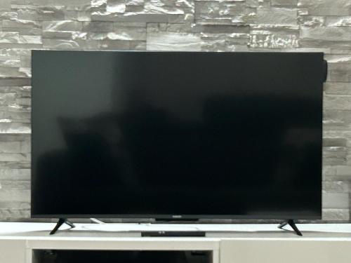 a flat screen tv sitting on top of a table at Nest Porta Milano in Tribiano