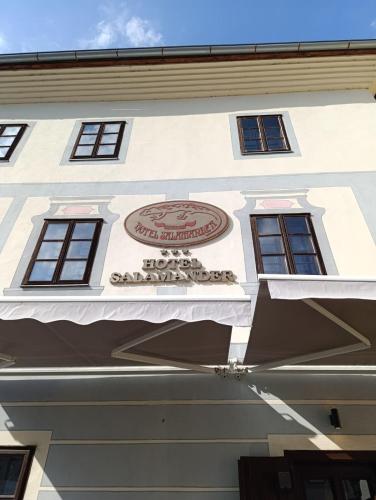 a sign on the side of a building at Hotel Salamander - Garni in Banská Štiavnica