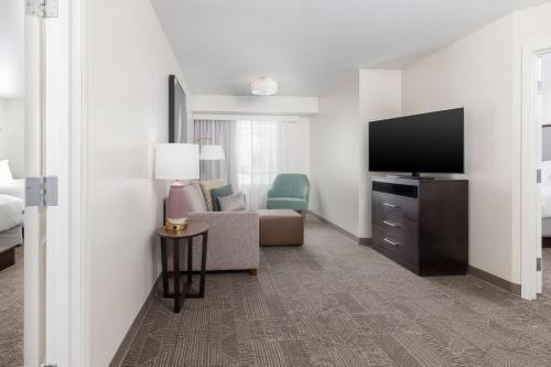 TV/Unterhaltungsangebot in der Unterkunft Staybridge Suites Denver - Central Park by IHG