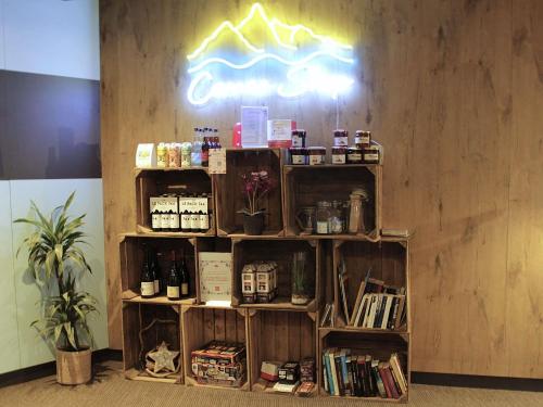 Bibliothèque dans l'hôtel