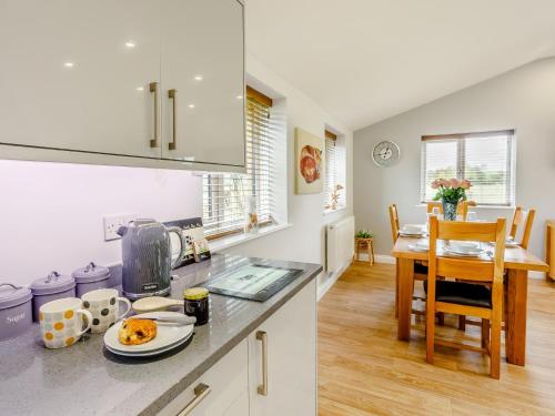 2 bed property in Stanton-By-Bridge 78582にあるキッチンまたは簡易キッチン