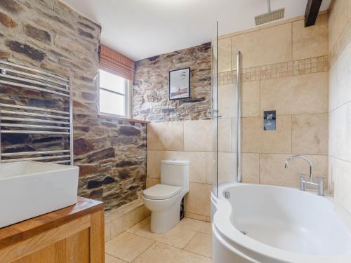 Ένα μπάνιο στο 5 Bed in Crackington Haven 80628
