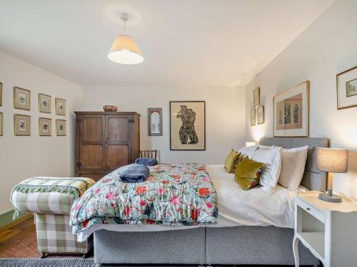 Ένα ή περισσότερα κρεβάτια σε δωμάτιο στο 5 bed in Wiveton KT021