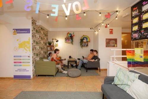 a group of people sitting in a waiting room at Onefam Batlló in Barcelona
