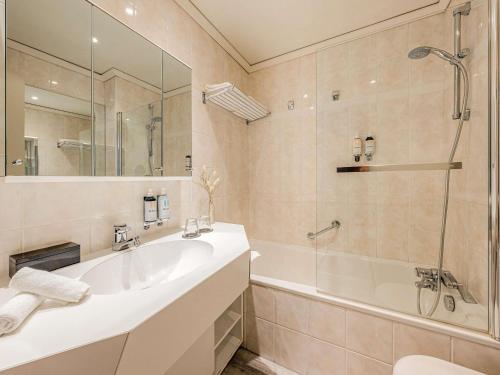 a bathroom with a tub and a sink and a shower at Sofitel Quiberon Thalassa sea & spa in Quiberon