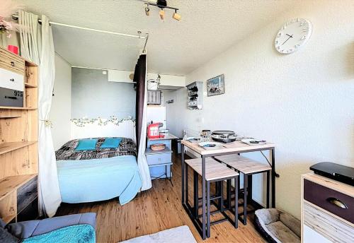 Postel nebo postele na pokoji v ubytování Résidence Vanguard - STUDIO 4 PERSONNES MAE-5933