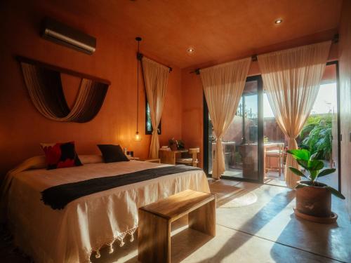 Katil atau katil-katil dalam bilik di Tranquil Oasis w private pool in La Punta Zicatela