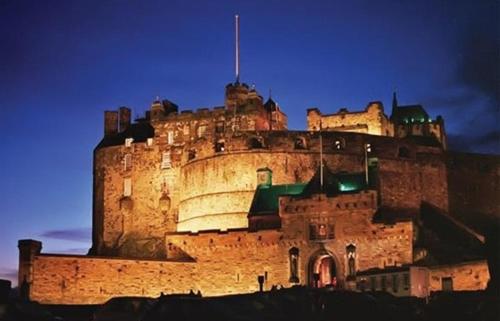 Gallery image of Edinburgh Central Drumdryan Ground Floor ApartHotel in Edinburgh
