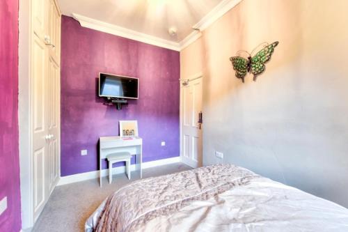 Gallery image of Edinburgh Central Drumdryan Ground Floor ApartHotel in Edinburgh