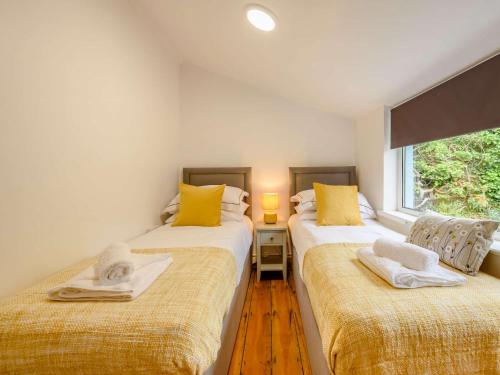 Ένα ή περισσότερα κρεβάτια σε δωμάτιο στο 3 Bed in Ferryside 88784