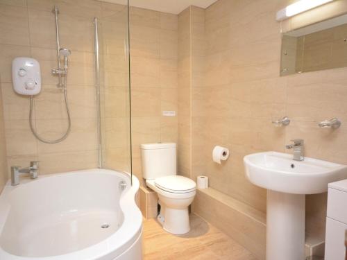 Ένα μπάνιο στο 2 Bed in Totnes 61775