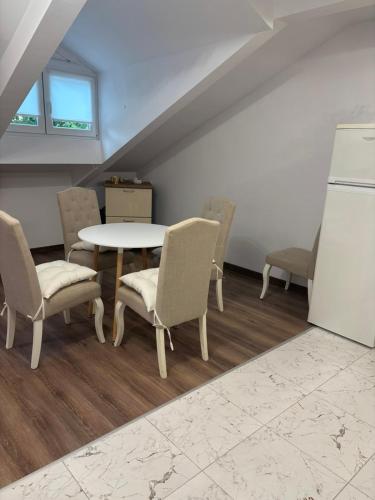 White House Apartments - Studio Lux