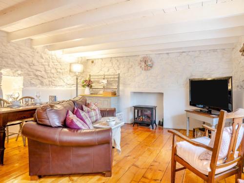 Μια τηλεόραση ή/και κέντρο ψυχαγωγίας στο 1 bed property in Kidwelly 43409