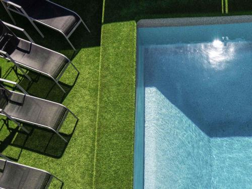 an overhead view of chairs and a swimming pool at ibis Styles Mt Isa Verona in Mount Isa