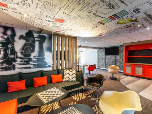 a room with a couch and chairs and a table at ibis Chalon Sur Saone Nord in Chalon-sur-Saône