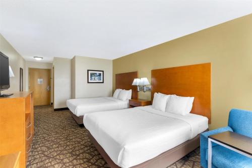 Кровать или кровати в номере Best Western Plus Richmond Hill Inn