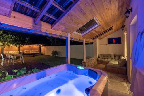 Bazén v ubytování Sublime appartement avec SAP et grand extérieur nebo v jeho okolí