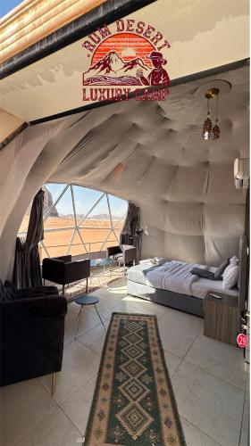 Istumisnurk majutusasutuses DESERT LUXURY CAMp & BUBBLES ROOM