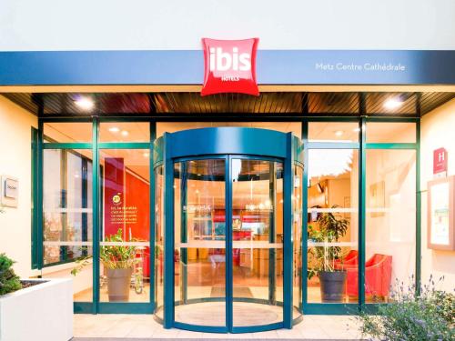 a ups store with a revolving door in front at ibis Metz Centre Cathedrale in Metz