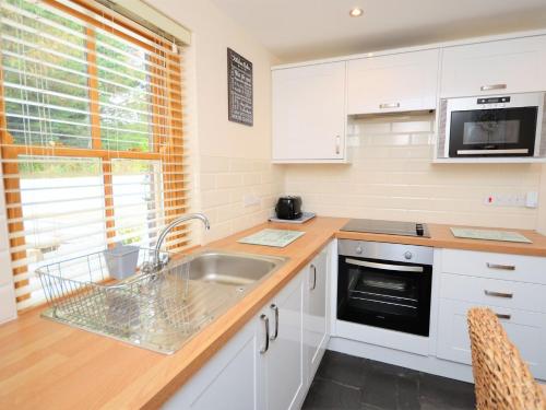 Kuchyň nebo kuchyňský kout v ubytování 3 bed in Narberth 36799