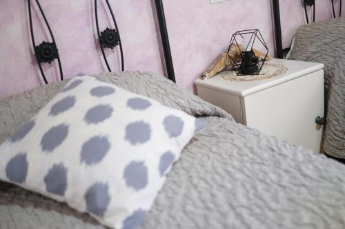 a bedroom with two beds and a table with a pillow at Casa Maza Apartamentos in Biescas