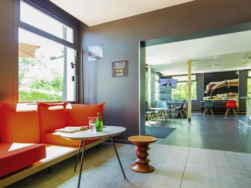 Posezení v ubytování ibis Mulhouse Ile Napoleon