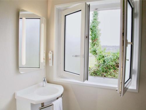 Ένα μπάνιο στο ibis Quimper