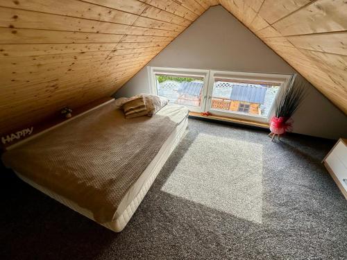 Una cama o camas en una habitación de Chatka u Mańka