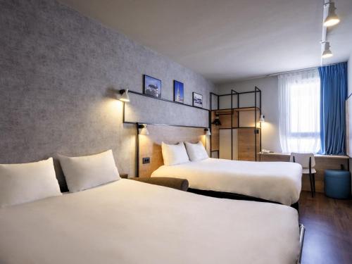 Un ou plusieurs lits dans un hébergement de l'établissement IBIS La Rochelle Vieux Port Centre