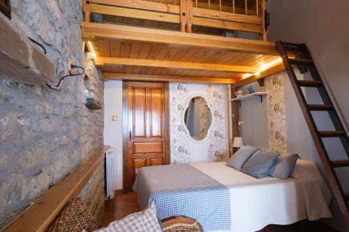 a small bedroom with a bed in a room at Casa Maza Apartamentos in Biescas