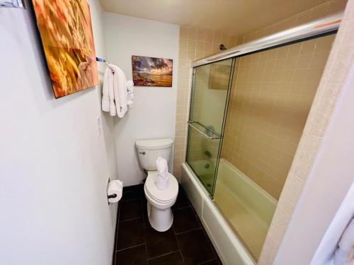 Koupelna v ubytování Valley Isle Resort #1107 - Vacation West Maui