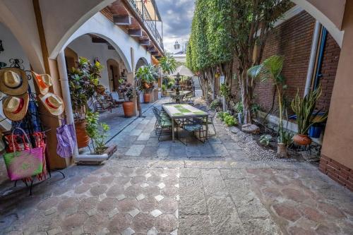 Las Mariposas Hotel & Studios