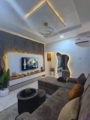 TV a/nebo společenská místnost v ubytování Stay Motivated Homes
