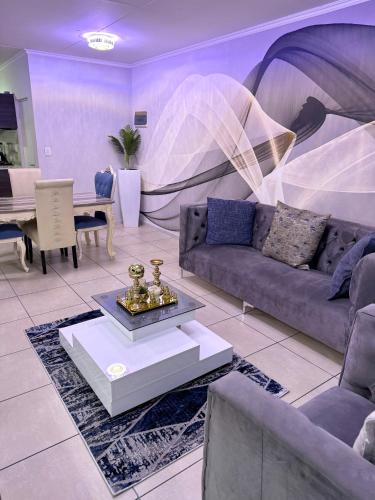 Ruang duduk di MOJ INVESTMENT 2 BEDROOM Apartments