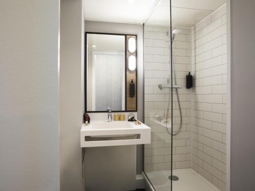 a bathroom with a sink and a shower at ibis Strasbourg Centre Les Halles in Strasbourg