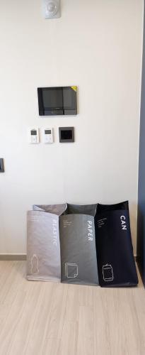 Μια τηλεόραση ή/και κέντρο ψυχαγωγίας στο Central Height Apartment com