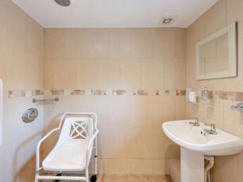 Ένα μπάνιο στο 1 Bed in Tiverton 53102