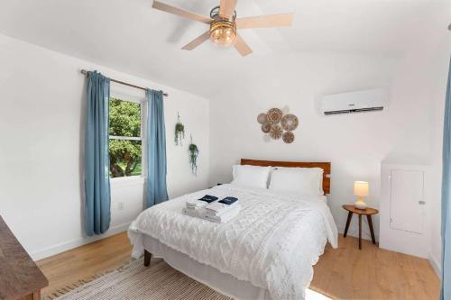 Ένα ή περισσότερα κρεβάτια σε δωμάτιο στο Family Getaway Waterfront 8 Serene Acres New Build plus Gazebo