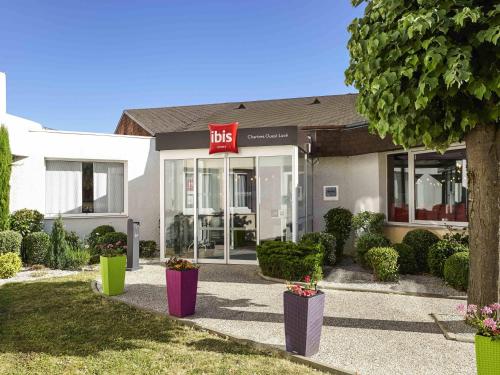 a building with a big sign in front of it at ibis Chartres Ouest Luce in Chartres