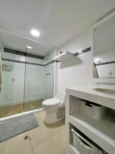 Ένα μπάνιο στο Coral APTS Al Frente de la playa