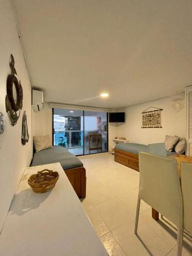 Μια τηλεόραση ή/και κέντρο ψυχαγωγίας στο Coral APTS Al Frente de la playa