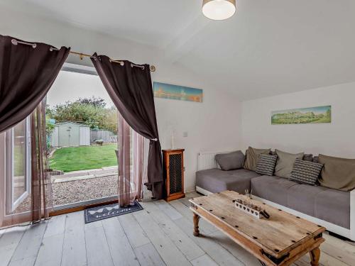 Posezení v ubytování 2 Bed in Sutton-on-Sea 74809