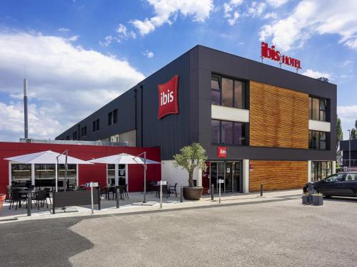 a ups store with tables and chairs in a parking lot at ibis Dijon Sud in Perrigny-lès-Dijon