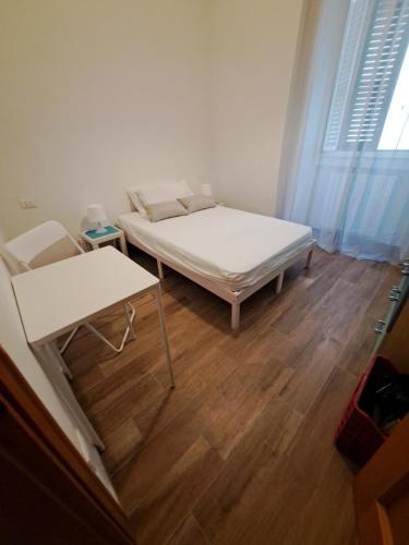 a bedroom with a bed and a table and a window at B&B Vola Vola Vola in Ortona
