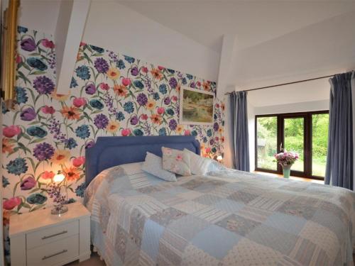Ένα ή περισσότερα κρεβάτια σε δωμάτιο στο 2 Bed in Bigbury-on-Sea KEMTH