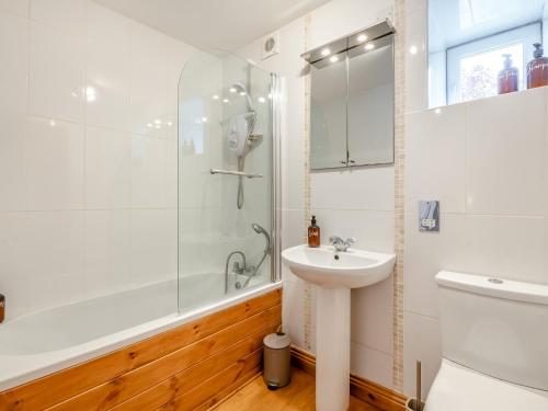 a white bathroom with a sink and a shower at 1 Bed in Richmond 36769 in Reeth