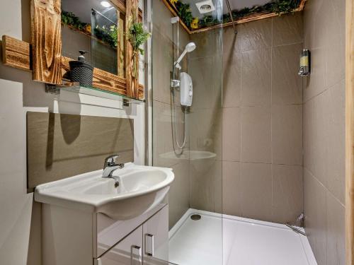 a bathroom with a sink and a shower at 1 Bed in Christchurch 54901 in Ringwood